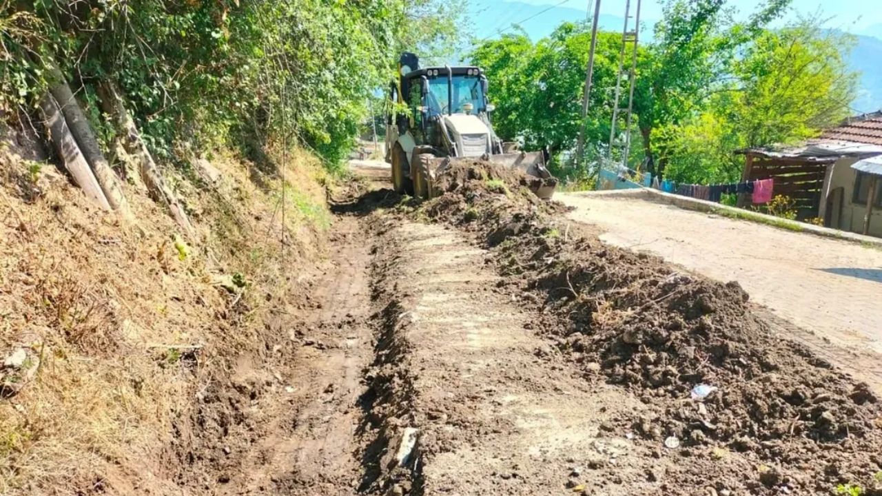 REDİFLER KÖYÜ’NDE V KANAL TEMİZLİĞİ TAMAMLANDI, TAŞKIN RİSKİ AZALDI