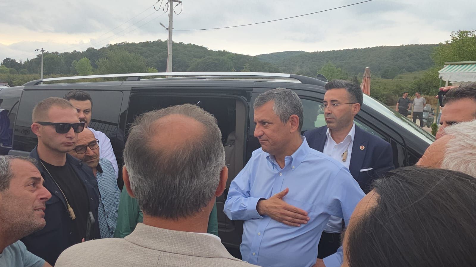 CHP Lideri Özgür Özel, Düzce’de; Tutuklu Pınar Türker’i Ziyaret Etti