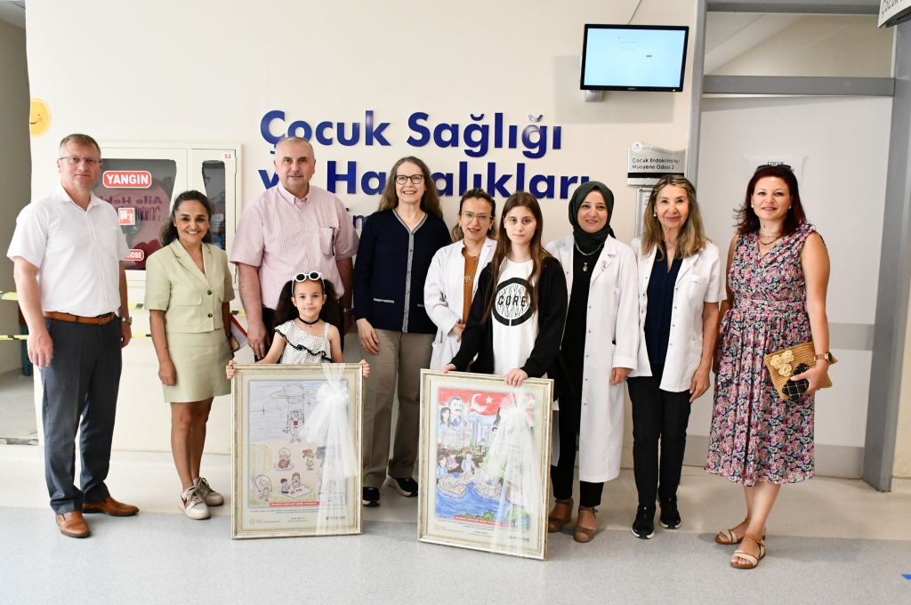 Çocuk Sanatçılar Hastane Koridorlarını Süsledi