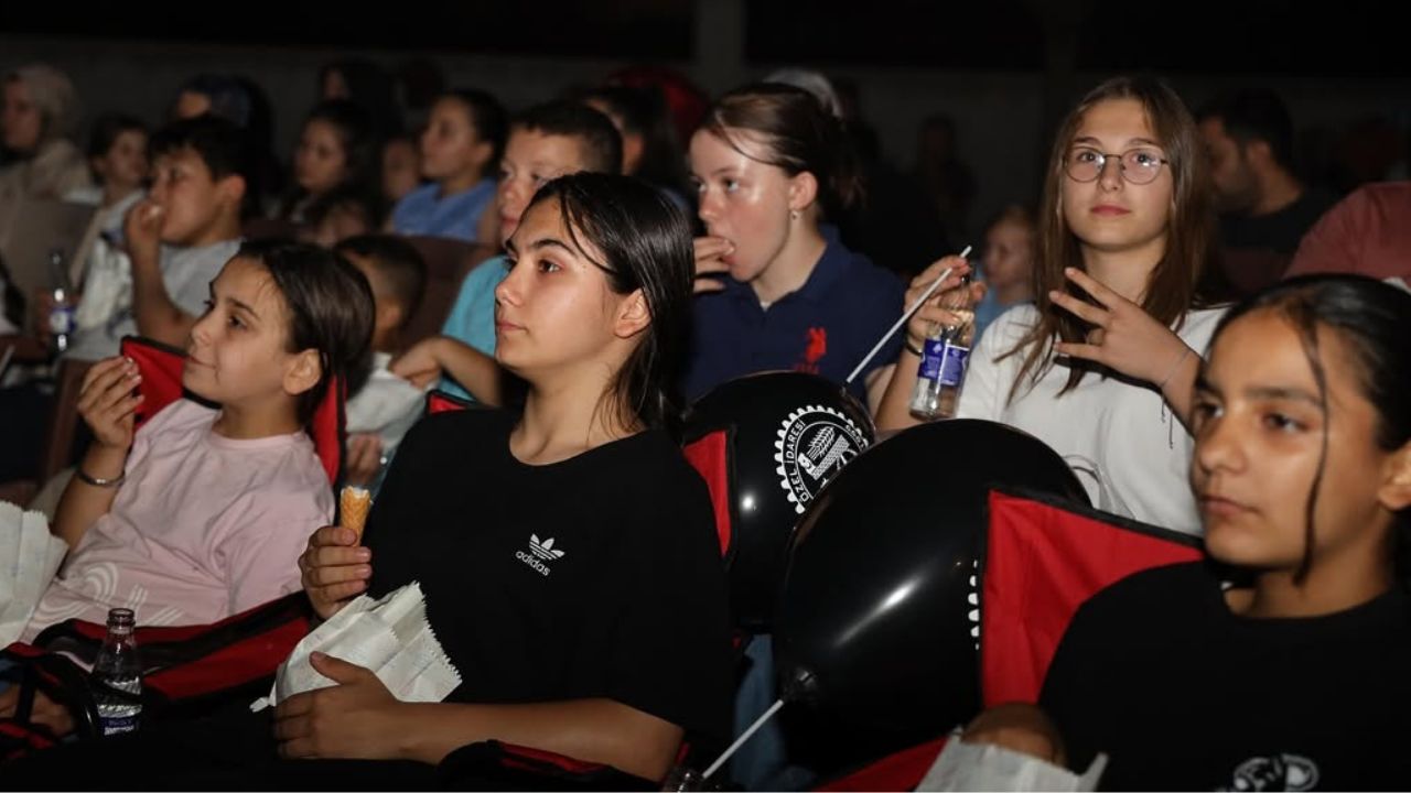 Açık Hava Sinema Geceleri Esenli Köyü’nde Renkli Görüntülere Sahne Oldu