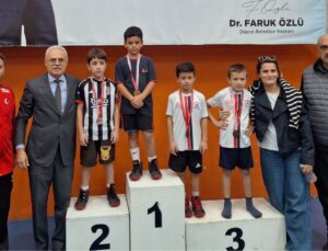 Minderde Kazanan Dostluk Oldu