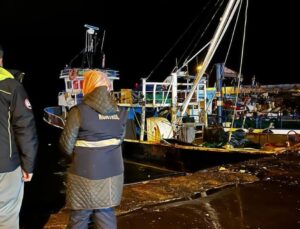 Akçakoca Limanı’nda Hamsi Avı Yoğunluğu Sürüyor