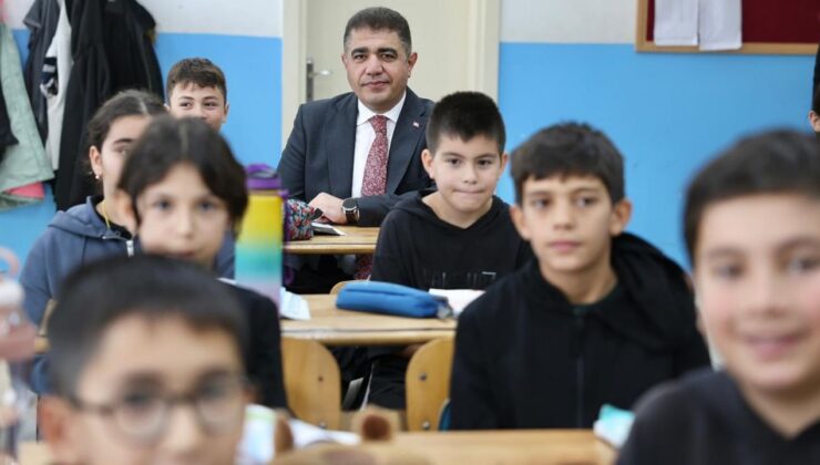Vali Selçuk Aslan, Hamit Şerifoğlu Ortaokulunda Öğrenci ve Öğretmenlerle Buluştu