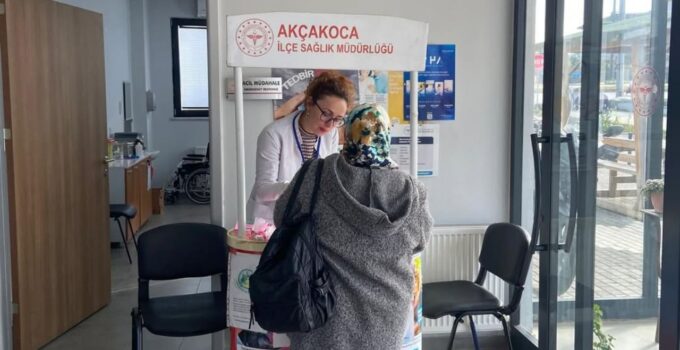 Akçakoca’da Sağlık İçin El Ele Bilgilendirme Standı Vatandaşlarla Buluştu