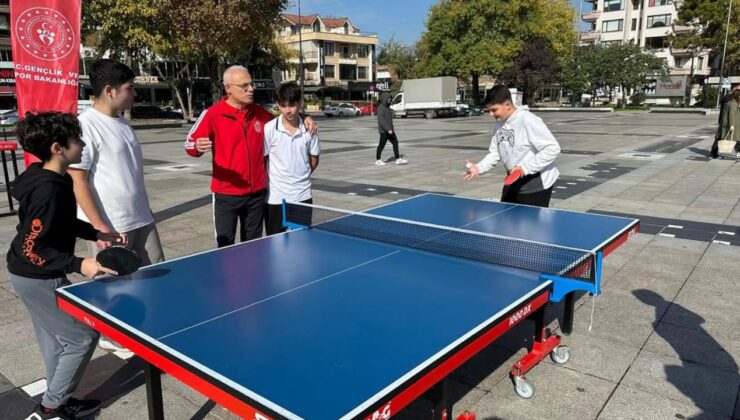 Gençler Anıtpark’ta Spor ve Eğlenceyle Buluştu