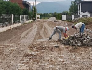 Pınarlar Köyü’nde Kilit Parke Taşı Çalışmaları Sürüyor