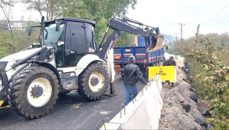 Gümüşova Kıyıköy’de Yol Güvenliği İçin Beton Bariyer Çalışması