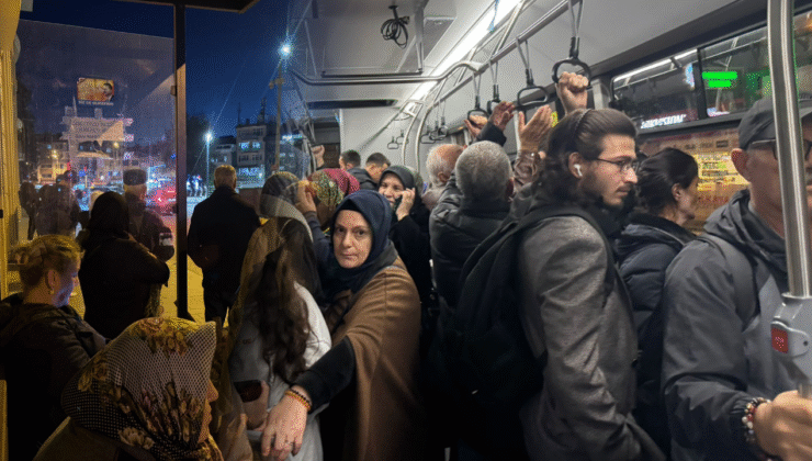 Otobüs Duraklarında İzdiham: 7 Numara Yine Yetersiz Kaldı !