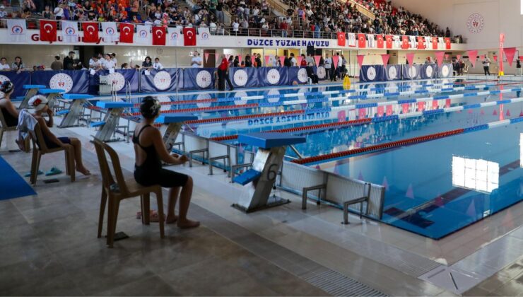 Düzce’de Cumhuriyet’in 102. Yılına Özel Yüzme Şenliği