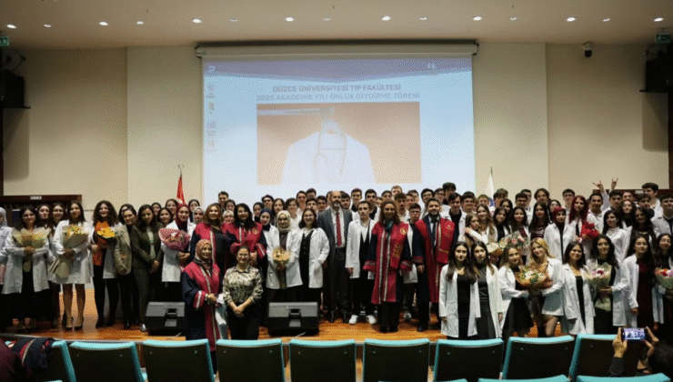 Geleceğin Hekimlerine Beyaz Önlükleri Giydirildi