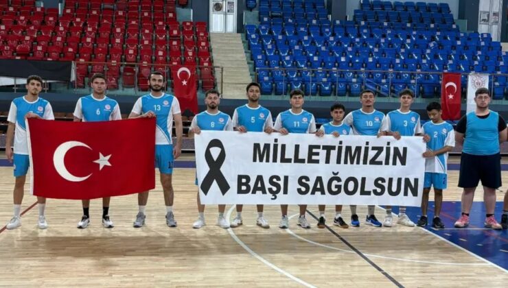 Gençlerden Örnek Davranış Voleybol Turnuvasında Şehitler İçin Saygı Duruşu