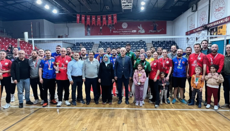 Düzce’de Öğretmenler Arası Voleybol Turnuvası Büyük İlgi Gördü