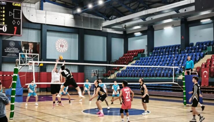 Yurtlig Erkek Voleybol Turnuvası’nda Heyecan Sürüyor