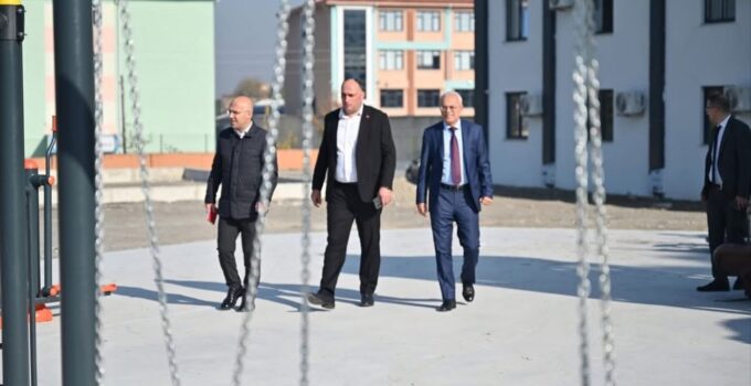 Beyköy’de Gençlik Merkezi ve Futbol Sahasında İncelemeler Gerçekleştirildi