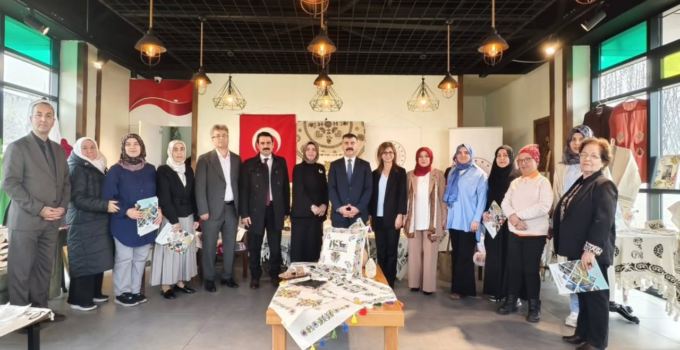 Düzce’de “Ahşap Baskı Yapımı Kurs Sonu Sergisi” Açıldı