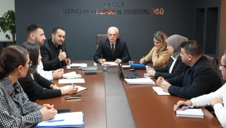 İl Müdürü Arslantürk, Spor Uzmanlarıyla Gelecek Dönemi Değerlendirdi