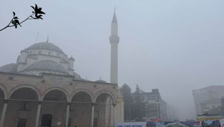 Düzce’de Sis Etkili Oldu, Görüş Mesafesi Yer Yer 7 Metreye Düştü