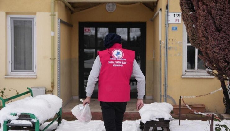 Düzce Belediyesi’nden Kar Kış Demeden Sıcak Yemek Desteği