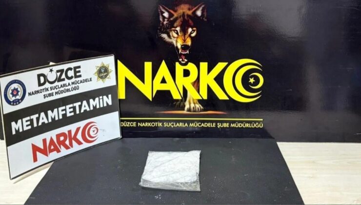Düzce’de Narkotik Operasyonu: 100 Gram Uyuşturucu Ele Geçirildi, 3 Kişi Tutuklandı