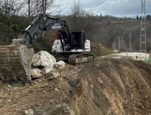 Kaynaşlı Yeniyurt Köyü’nde Heyelan Sonrası Çalışmalar Sürüyor