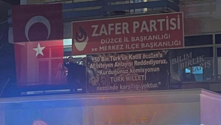 Zafer Partisi Düzce’den Pankartlı Tepki: “Bu Komisyonun Karşılığı Yok”
