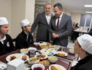 Akçakoca Kaymakamı Dr. Hacı Arslan Uzan, Hafızlık Öğrencileriyle İftar Sofrasında Buluştu