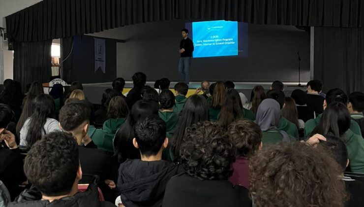 Gençlerin Gelişimine Yönelik Genç Akademisi Eğitimleri Sürüyor
