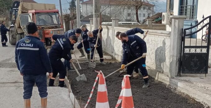 Çilimli Yeşil Mahalle’de Beton Kaldırım Çalışmaları Sürüyor