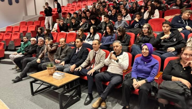 Akçakoca’da Bayrak ve Rozet Takma Töreni Düzenlendi