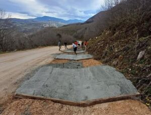 Yığılca’da Sarıkaya Köyü Yoluna Beton V Kanal Çalışması
