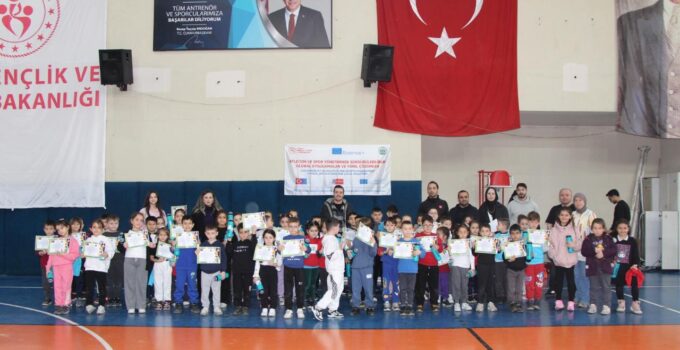 Kaynaşlı’da İlkokul Öğrencilerine Atletizm Etkinliği Düzenlendi