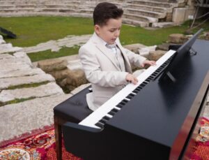 Düzce’nin Gururu: 6 Yaşındaki Piyanist Konuralp’te Tarih Yazdı
