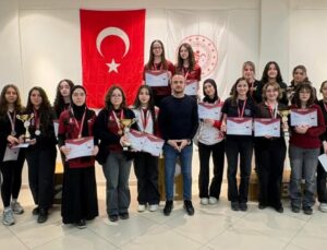 Düzce’de Okul Sporları Satranç Müsabakaları Tamamlandı