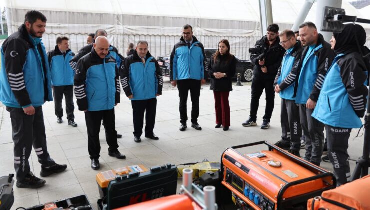 Düzce Üniversitesi Rektöründen Afet ve Acil Durum Arama Kurtarma (DARK) Ekibi’ne Anlamlı Ziyaret