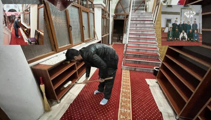 Düzce’de Hafız Hasan Yurt Öğrencilerinden Fetih Camii’ne Anlamlı Temizlik Etkinliği