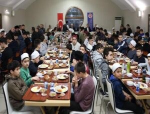 Kaynaşlı’da Hafız Adaylarıyla Anlamlı İftar