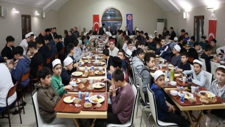 Kaynaşlı’da Hafız Adaylarıyla Anlamlı İftar