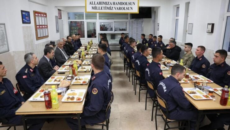 Düzce Valisi Mehmet Makas, Mehmetçiklerle İftarda Buluştu