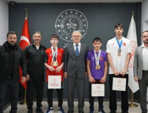 Şampiyon Taekwondoculardan İl Müdürü Arslantürk’e Ziyaret