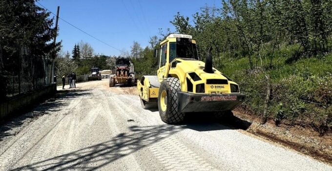 Kaynaşlı’da Grup Yolunda Sıcak Asfalt Çalışması Tamamlandı