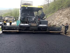 Gümüşova’da Köy Yollarında Asfalt Çalışması Tamamlandı