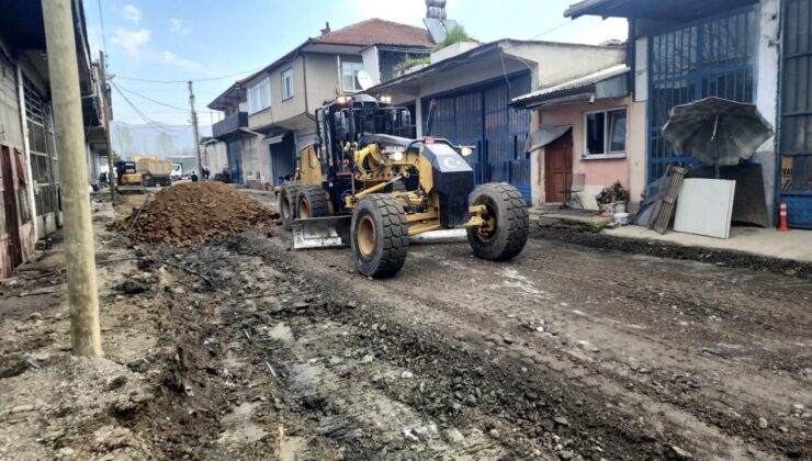 Şaziye Köyü’nde Sıcak Asfalt Çalışmaları Sürüyor