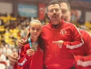 Azra Coşkun’dan Büyük Başarı: Türkiye İkinciliği Gururu