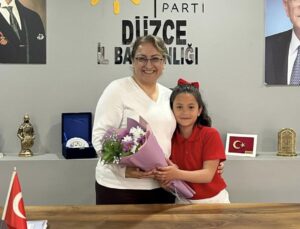 İYİ Parti Düzce İl Başkanı Demet Demir Boşver, 23 Nisan’da Koltuğunu Elif Nisa Karadeniz’e Devretti