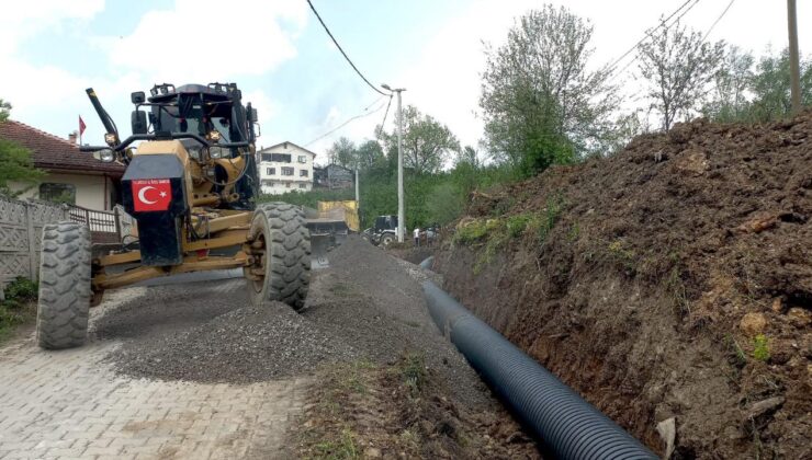 Kemerkasım Köyü’nde Koruge Boru Çalışmaları Sürüyor