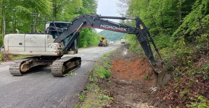 Tavak Köyü’nde Heyelan Sonrası Kanal Temizliği Sürüyor