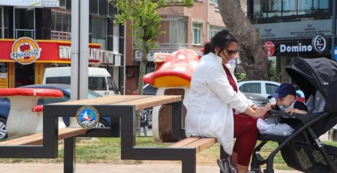 Akçakoca’da Kent Mobilyaları Yenileniyor