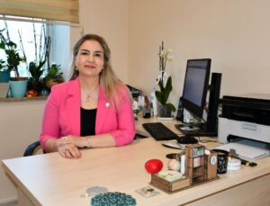 Prof. Dr. Gökşin Cihan’dan Çarpıcı Uyarı: “Sigara Her Yıl İki Kez Asrın Felaketi Yaşatıyor”