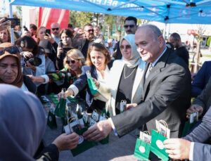Düzce’de Ata Tohumları Vatandaşlarla Buluştu! Merkez Park’ta Yoğun İlgi