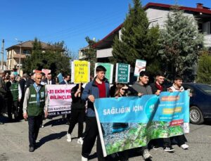 Kaynaşlı’da Ruh Sağlığı ve Meme Kanseri Farkındalığı İçin Yürüyüş Düzenlendi
